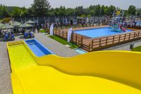 Kompleks basenów letnich w Strzeniówce