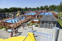 Kompleks basenów letnich w Strzeniówce